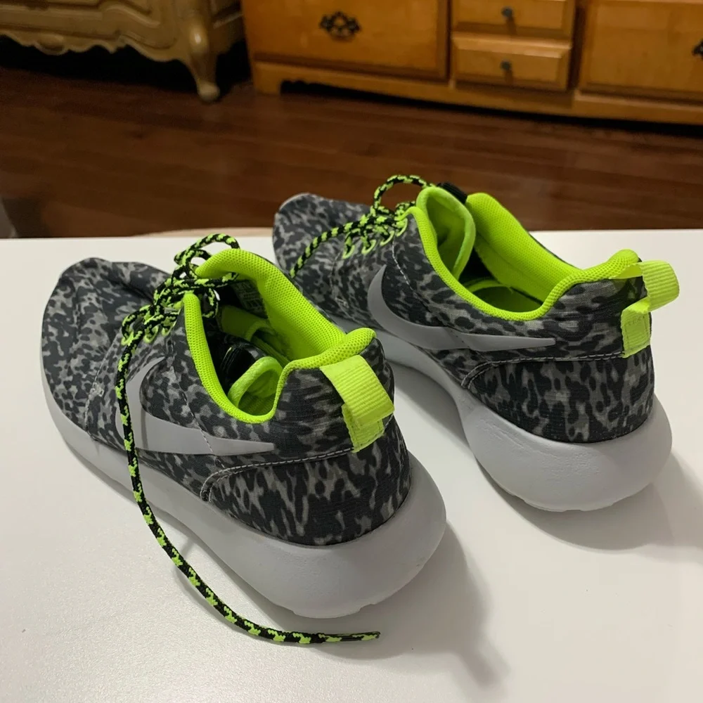 Nike rubber shoes - Picture 2 of 4